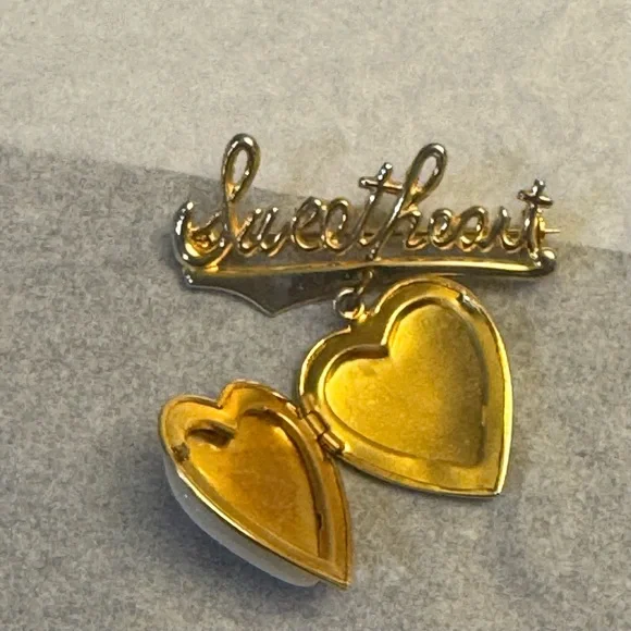 Sweetheart Navy Brooch Locket - Picture 8 of 13